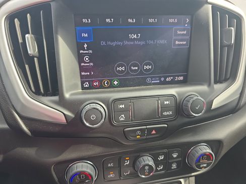 Used 2023 GMC Terrain SLT w/ Elevation Edition image 11