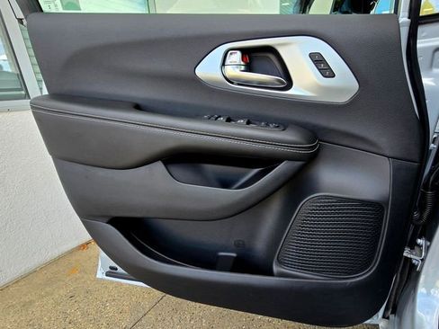 New 2026 Chrysler Pacifica Limited w/ S Appearance Package image 23