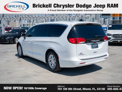 Used 2023 Chrysler Voyager LX image 7