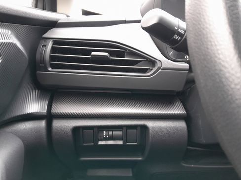 Certified 2025 Subaru Crosstrek 2.0i Premium image 13