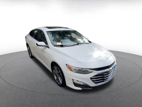 Used 2024 Chevrolet Malibu LT image 3