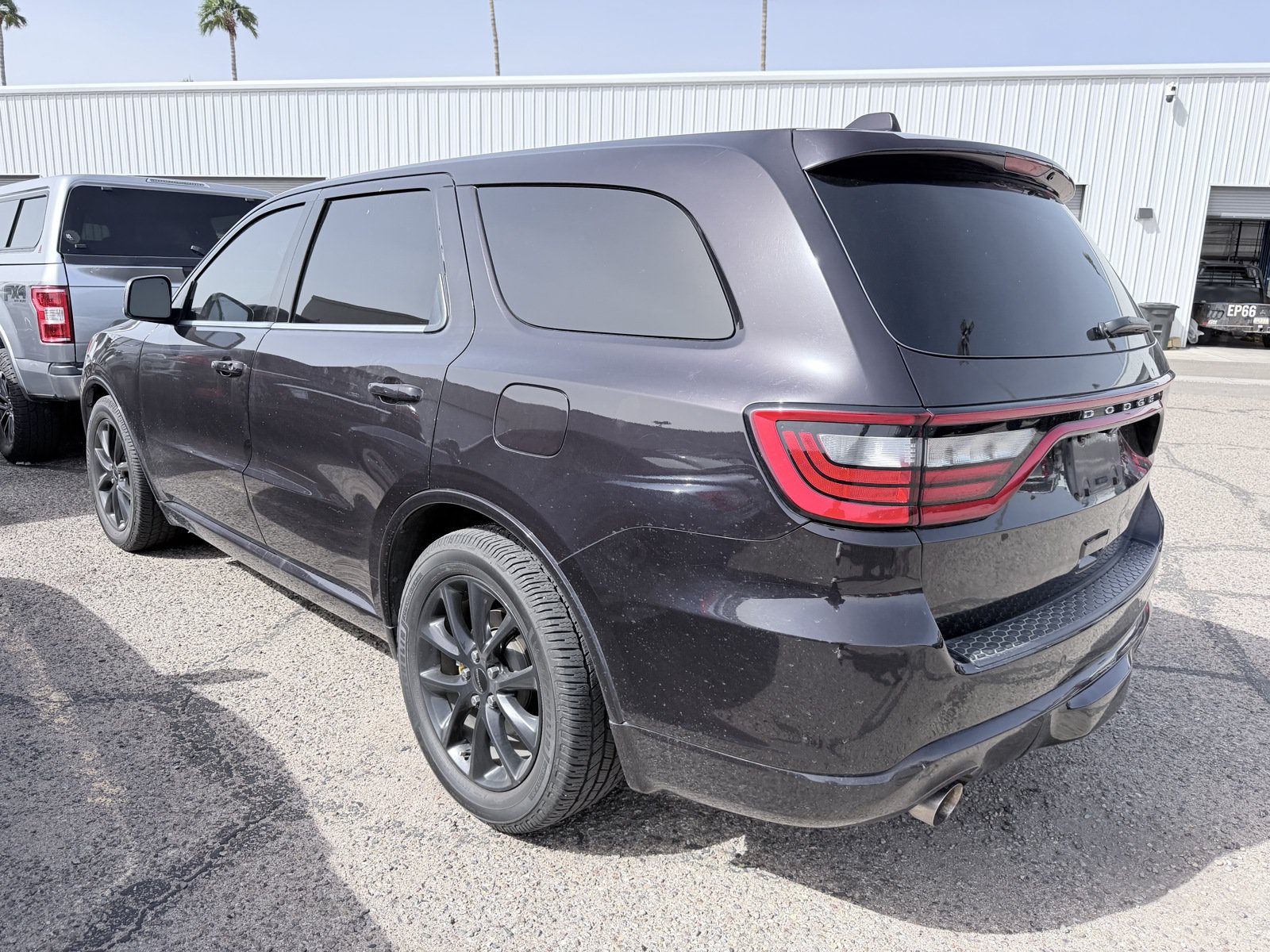 Used 2018 Dodge Durango R/T w/ Blacktop Package RWD image 2