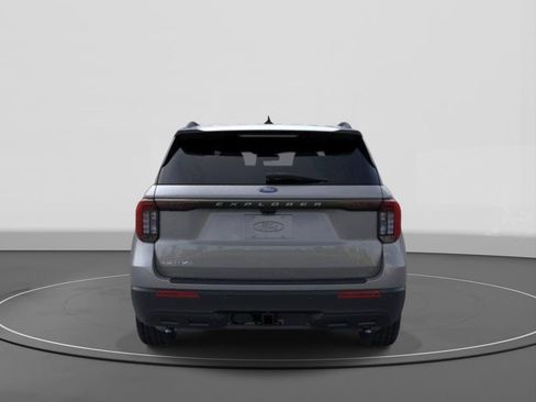 New 2026 Ford Explorer Active RWD image 5