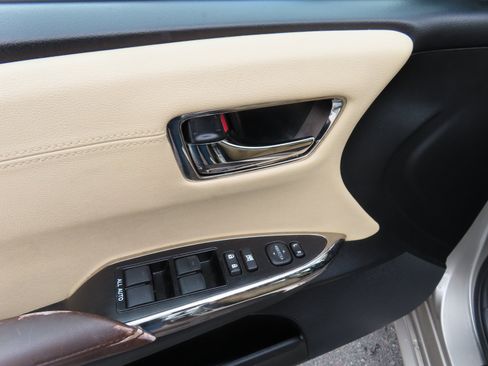 Used 2016 Toyota Avalon XLE Plus image 12