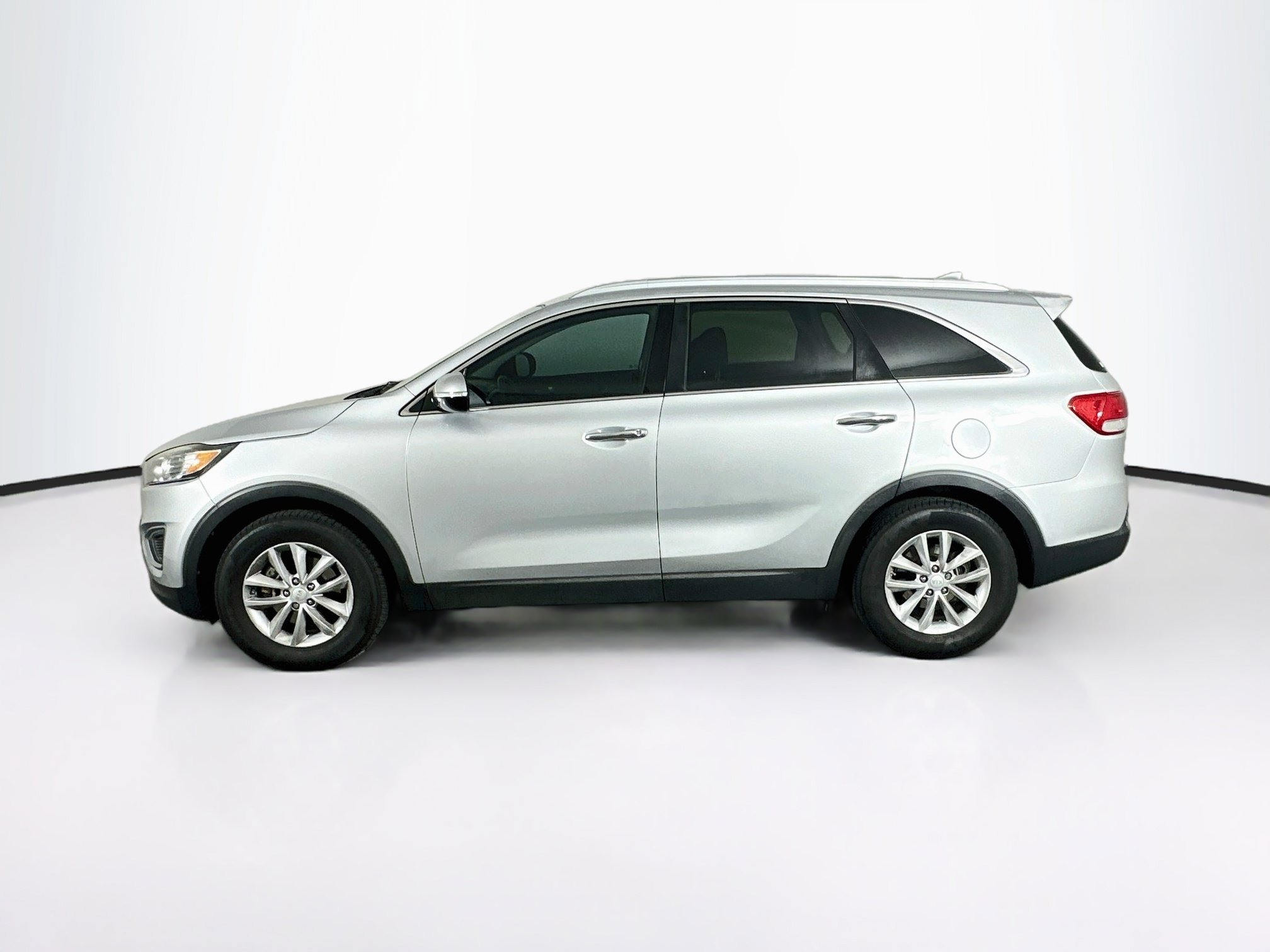 Used 2017 Kia Sorento FWD w/ LX Convenience Package image 4