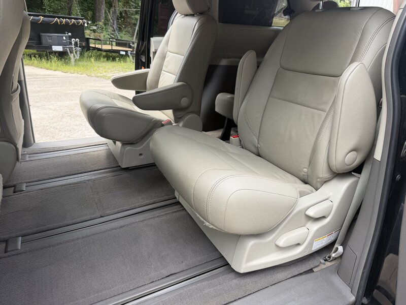 Used 2015 Toyota Sienna XLE w/ XLE Navigation Package AWD/4WD image 29
