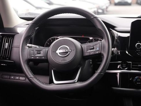 Certified 2025 Nissan Pathfinder SV FWD image 25