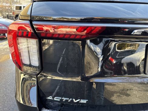 Used 2025 Ford Explorer Active image 29