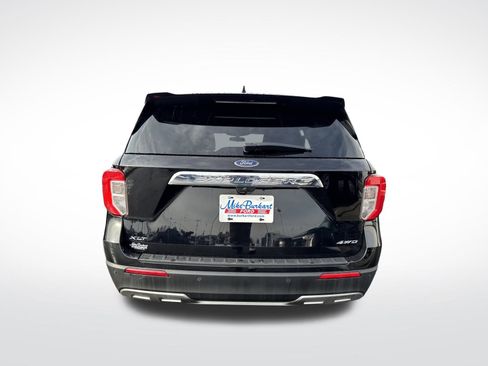 Certified 2022 Ford Explorer XLT w/ Equipment Group 202A image 10