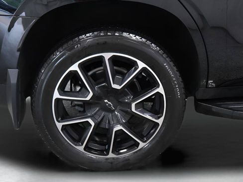 Used 2024 Chevrolet Tahoe RST w/ Luxury Package AWD/4WD image 38