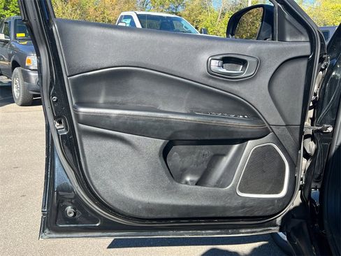 Used 2018 Jeep Compass Limited image 11