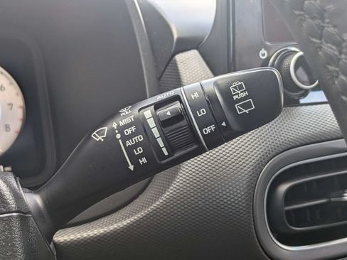 Used 2022 Hyundai Kona Limited FWD image 29