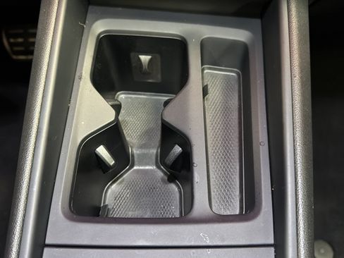 Certified 2025 Volkswagen Tiguan SE R-Line AWD/4WD image 37