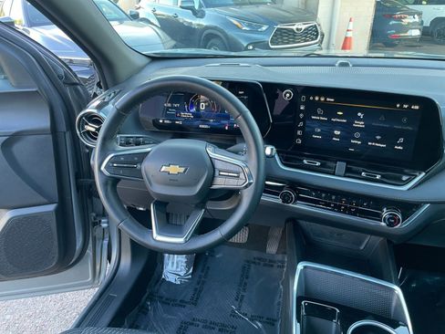 Used 2025 Chevrolet Equinox LT image 33