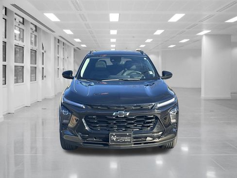 Used 2024 Chevrolet Trax ACTIV w/ Sunroof Package image 2