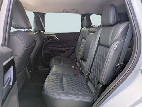 Used 2022 Mitsubishi Outlander SEL image 15