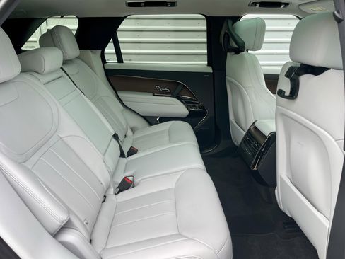 Used 2023 Land Rover Range Rover Sport SE AWD/4WD image 31