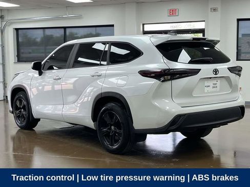 Used 2023 Toyota Highlander LE AWD/4WD image 8