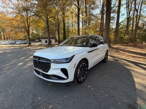 Certified 2024 Lincoln Nautilus Black Label image 17