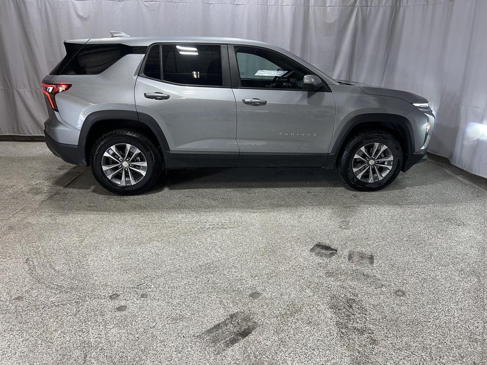 Used 2025 Chevrolet Equinox LT AWD/4WD image 2