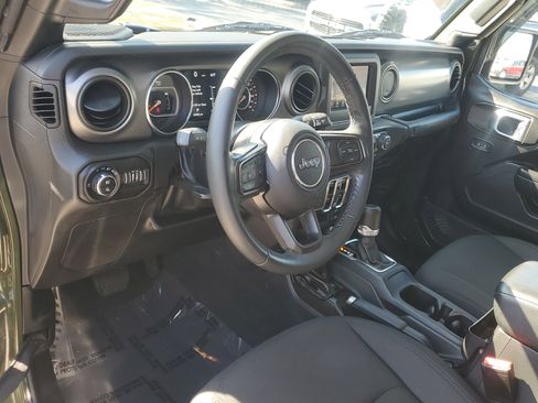 Used 2022 Jeep Gladiator Willys image 21