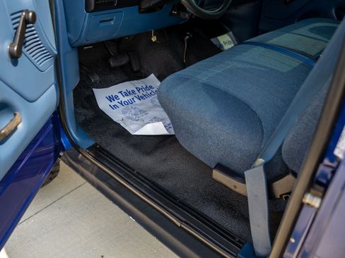 Used 1997 Ford F250 4x4 Regular Cab Heavy Duty image 32