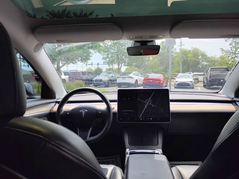Used 2021 Tesla Model 3 Standard Range Plus RWD image 19