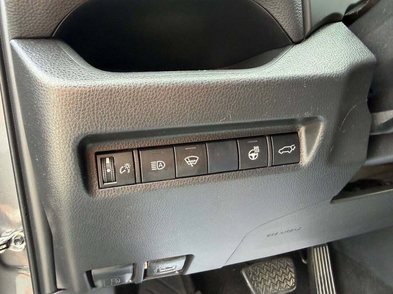 Used 2020 Toyota RAV4 XLE w/ Convenience Package AWD/4WD image 12