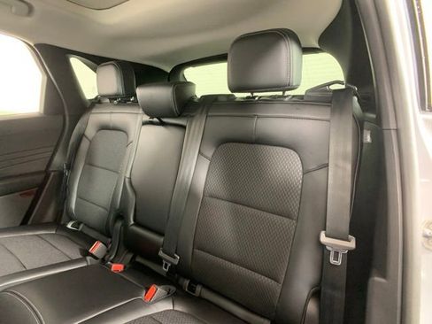 Used 2025 Ford Escape SE image 24