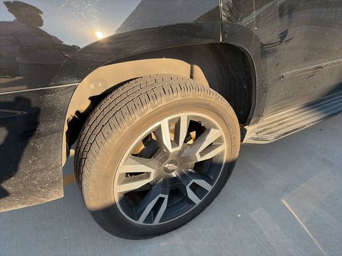 Used 2020 Chevrolet Tahoe Premier w/ 6.2L Performance Package image 9