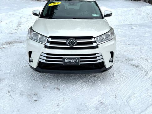 Used 2017 Toyota Highlander XLE image 2