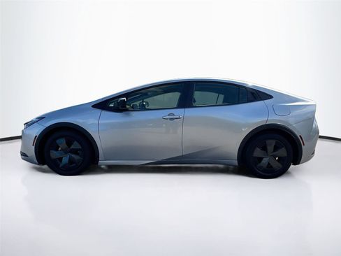 Used 2024 Toyota Prius LE FWD image 4