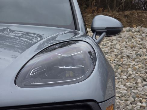 Certified 2024 Porsche Macan S image 11