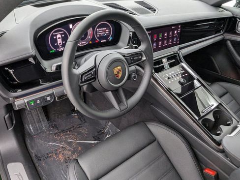Used 2025 Porsche Panamera 4 image 3