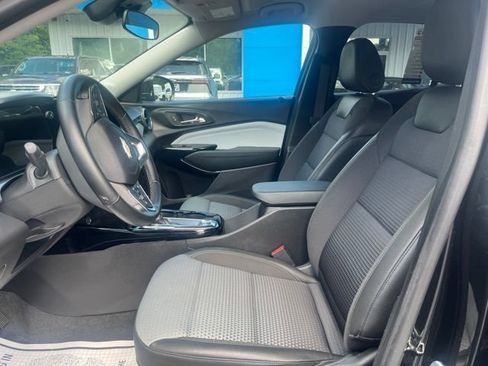 Used 2025 Chevrolet Trax LT w/ LT Convenience Package FWD image 10