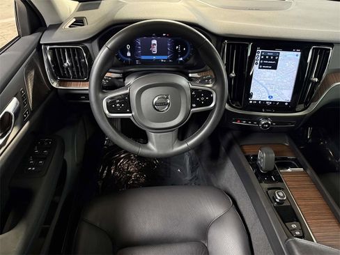 Used 2023 Volvo V60 B5 Cross Country Plus w/ Climate Package image 4