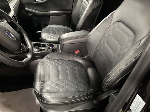 Used 2023 Ford Escape Platinum w/ Premium Technology Package image 11