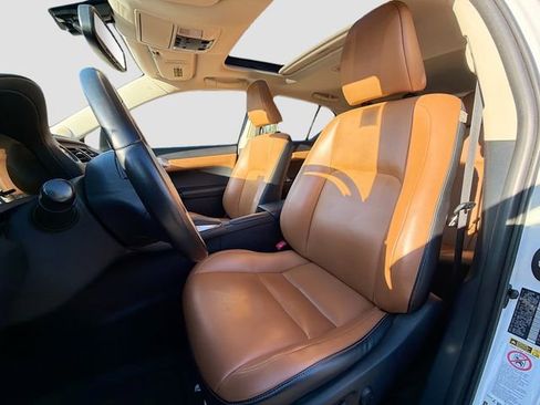 Used 2015 Lexus CT 200h w/ Navigation Package image 11