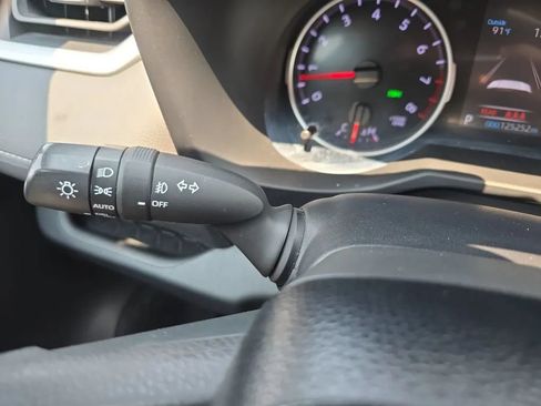 Used 2020 Toyota RAV4 XLE FWD image 21
