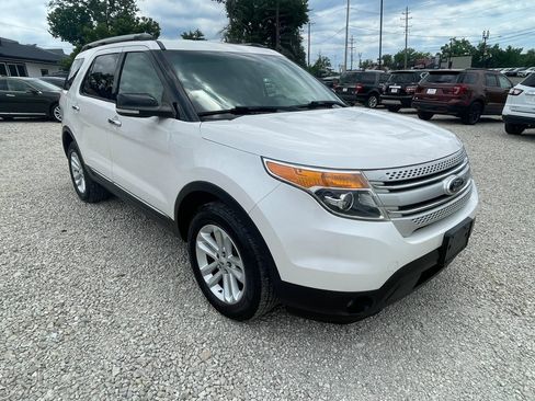 Used 2014 Ford Explorer XLT w/ Equipment Group 202A AWD/4WD image 7