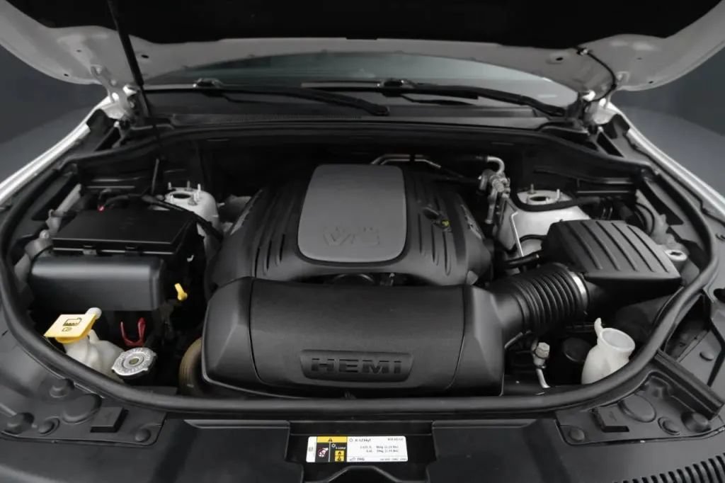 Used 2018 Dodge Durango R/T w/ Blacktop Package AWD/4WD image 18