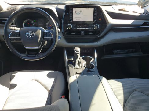 Used 2021 Toyota Highlander LE image 13