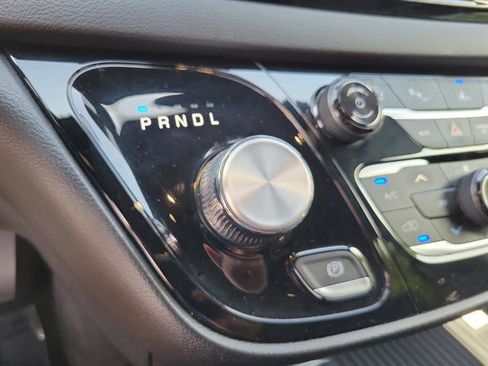 Used 2025 Chrysler Pacifica Select FWD image 15