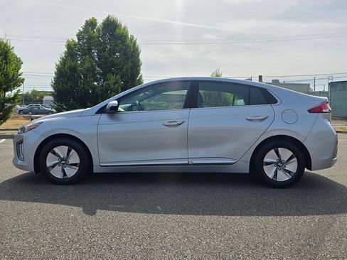 Used 2022 Hyundai Ioniq SE FWD image 2