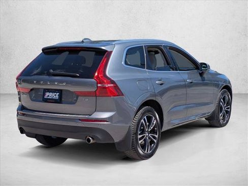 Used 2021 Volvo XC60 T5 Momentum w/ Premium Package FWD image 5