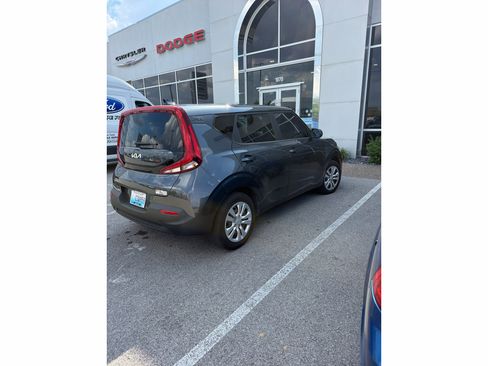Used 2022 Kia Soul LX FWD image 3