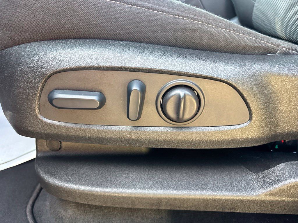 Used 2023 Chevrolet Traverse LT FWD image 58