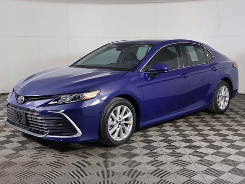 Used 2024 Toyota Camry LE image 5