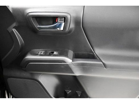 Used 2023 Toyota Tacoma TRD Off-Road image 15