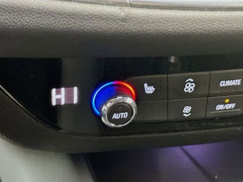 Used 2019 Buick Enclave Essence image 21